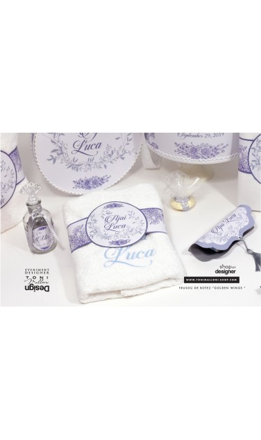 Trusou de botez pentru baieti clasic cu broderie si flori albastre, La poem 21